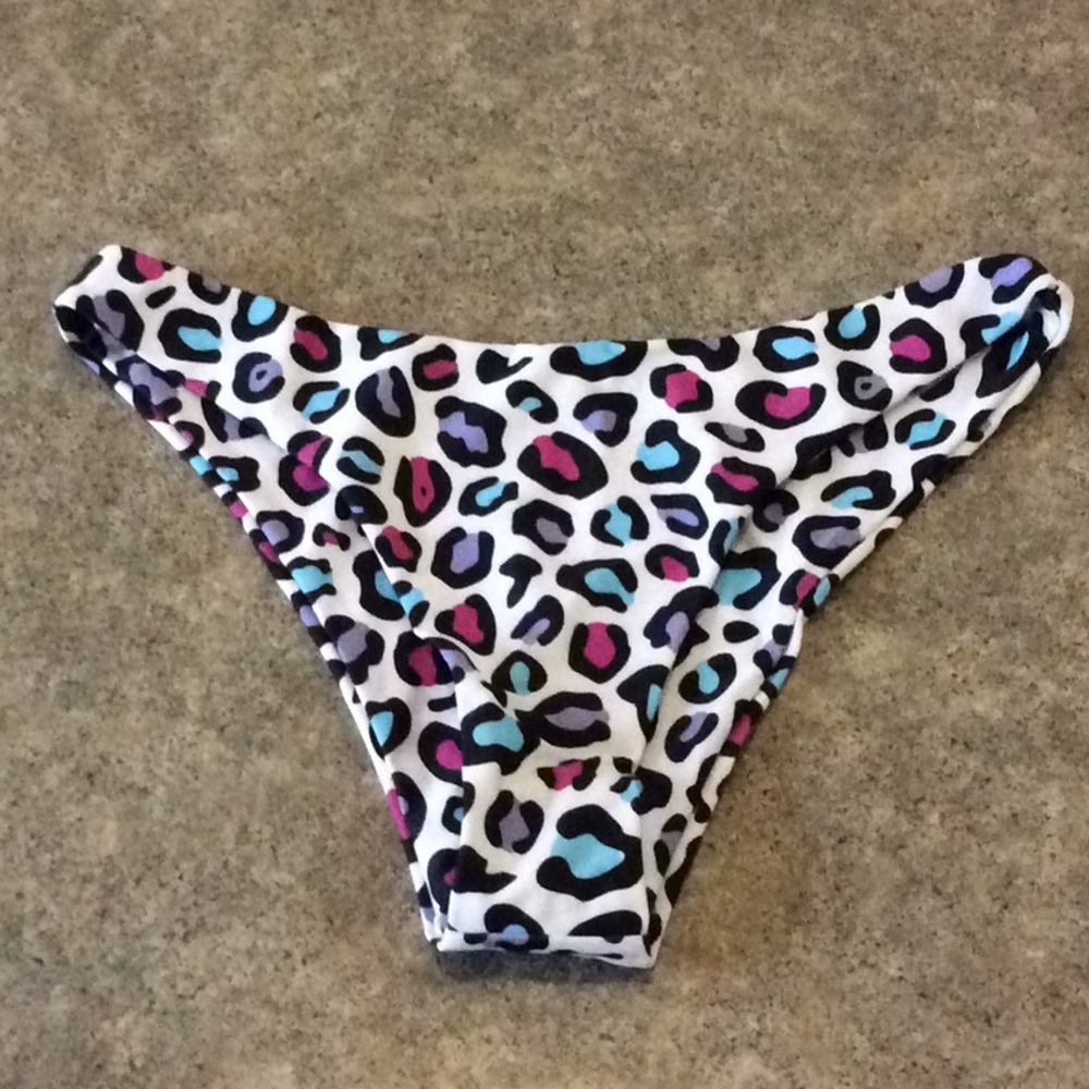beautiful shein bikini 👙 bottom multi color 💕💕